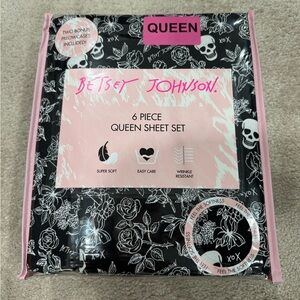 💀 Betsey Johnson Skull Sheets. Roses Sheets. Halloween Sheets